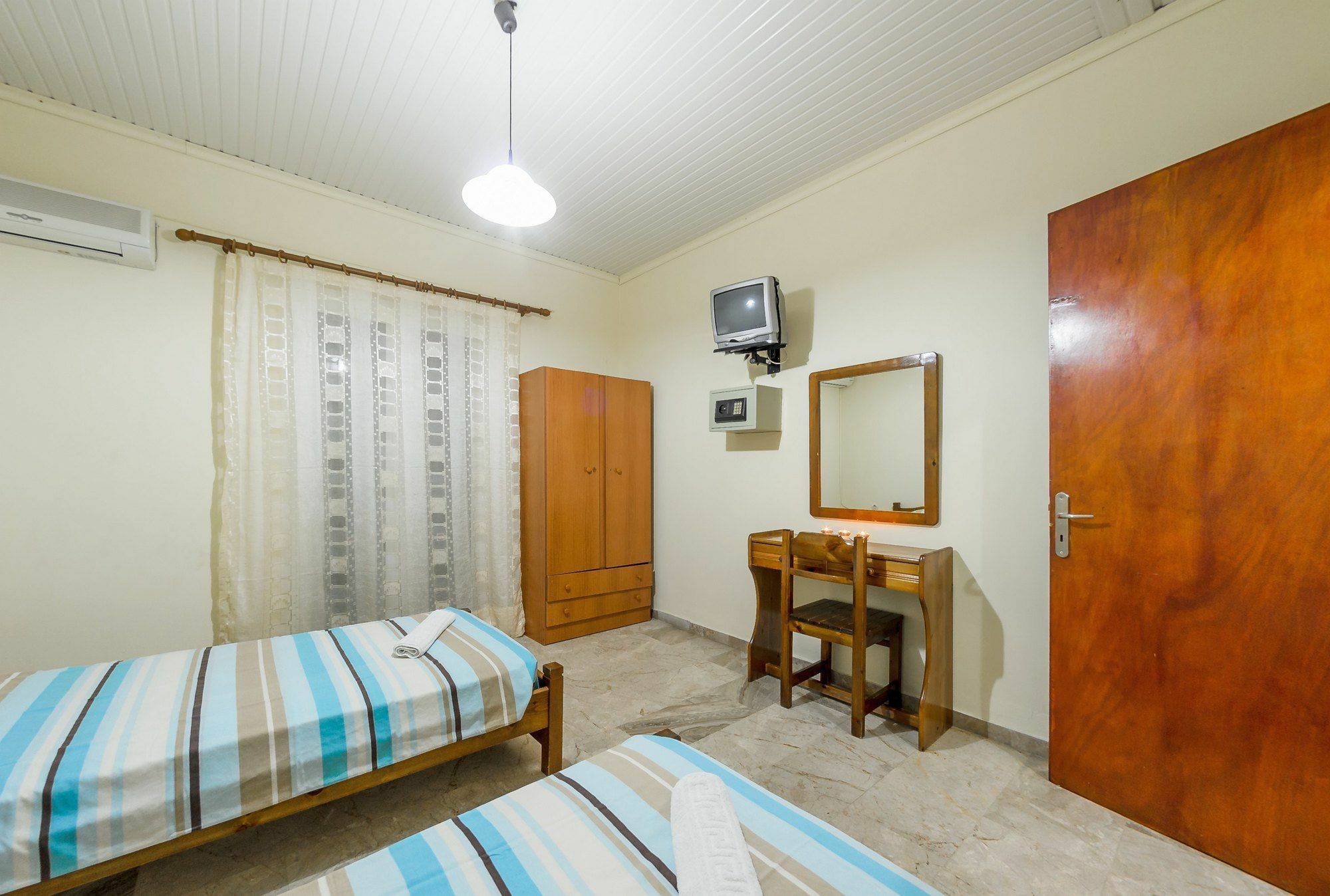 Borsalino Studios & Apartments Лаганас Екстериор снимка
